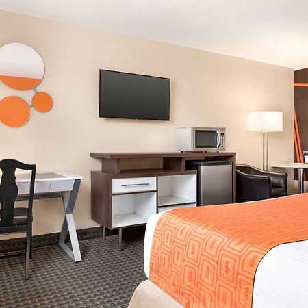 Howard Johnson By Wyndham Gravenhurst Extérieur photo
