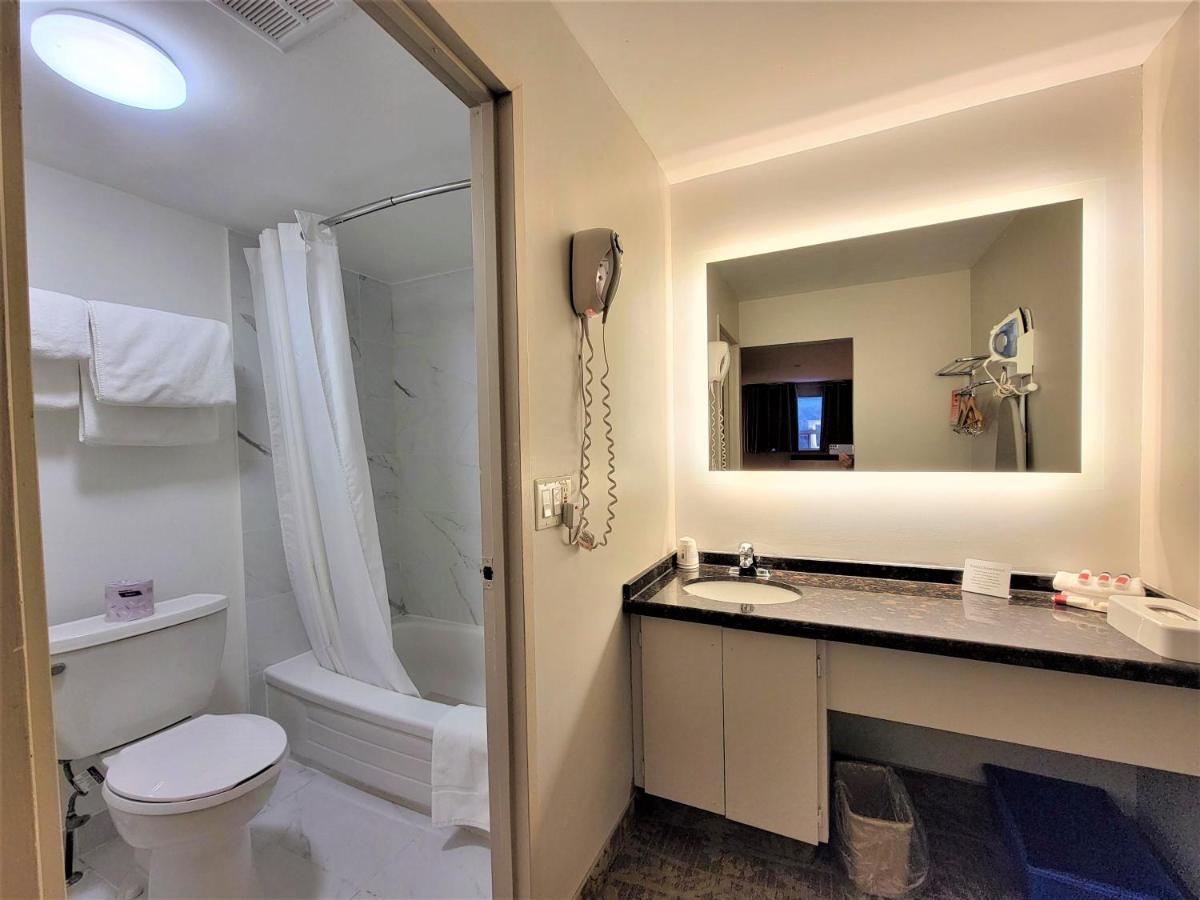 Howard Johnson By Wyndham Gravenhurst Extérieur photo