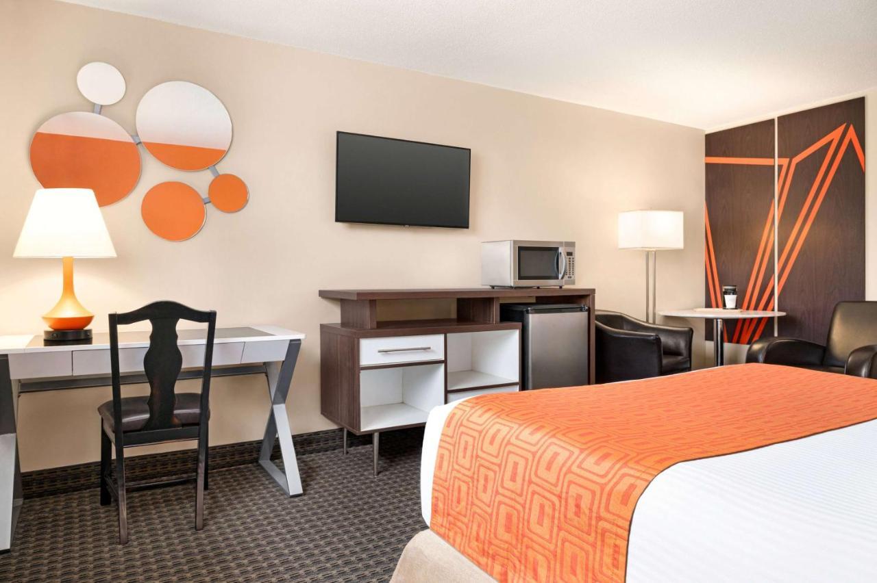 Howard Johnson By Wyndham Gravenhurst Extérieur photo