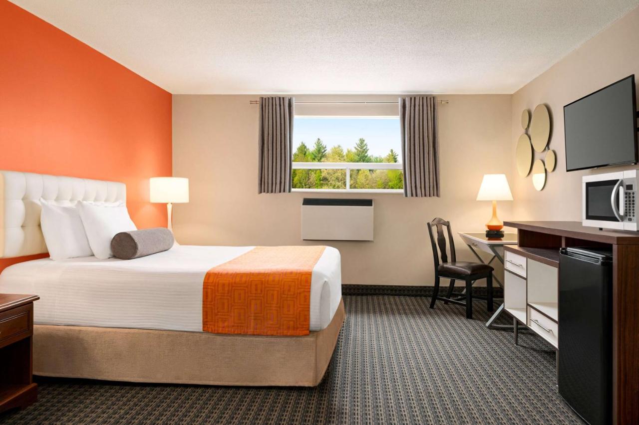 Howard Johnson By Wyndham Gravenhurst Extérieur photo