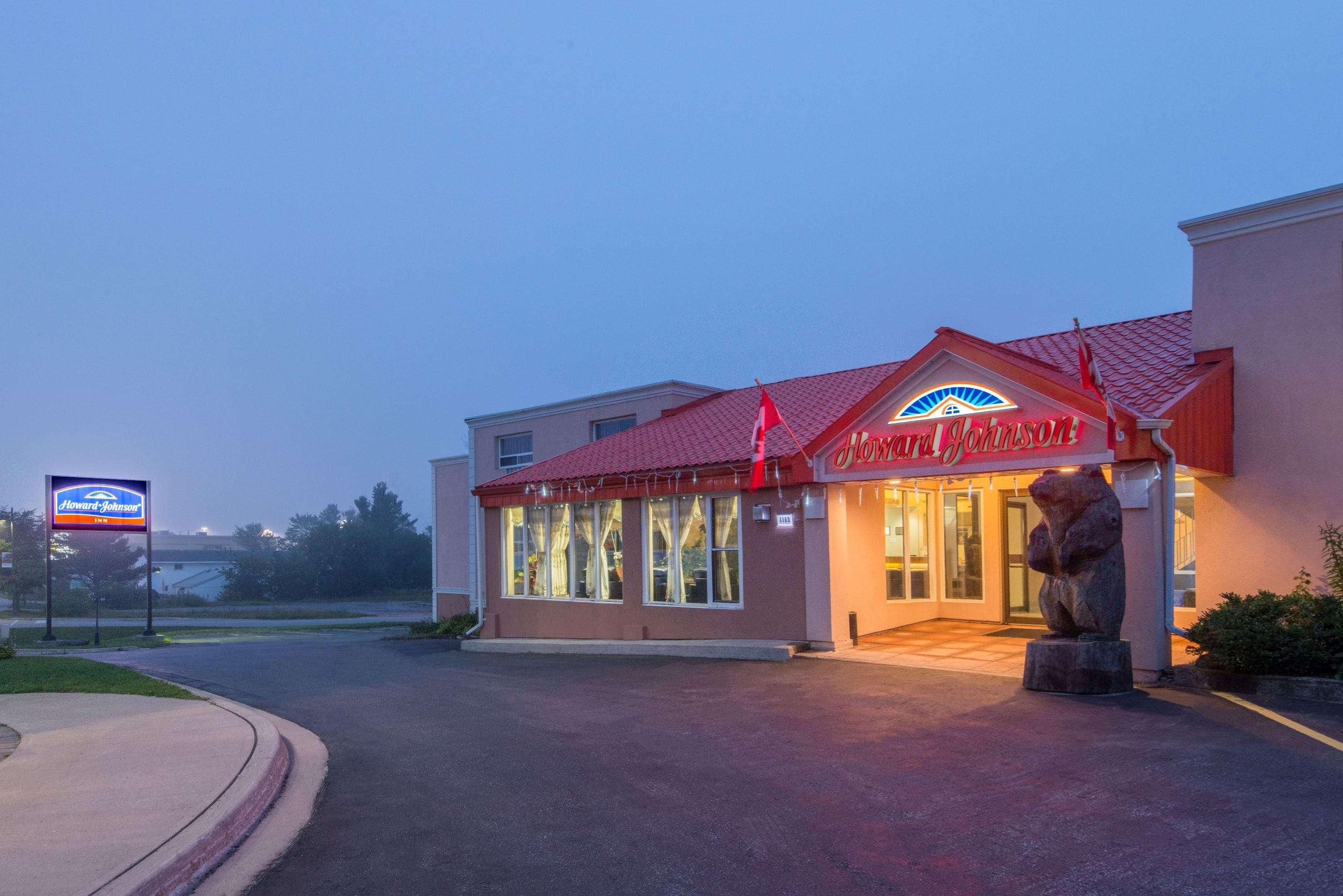 Howard Johnson By Wyndham Gravenhurst Extérieur photo