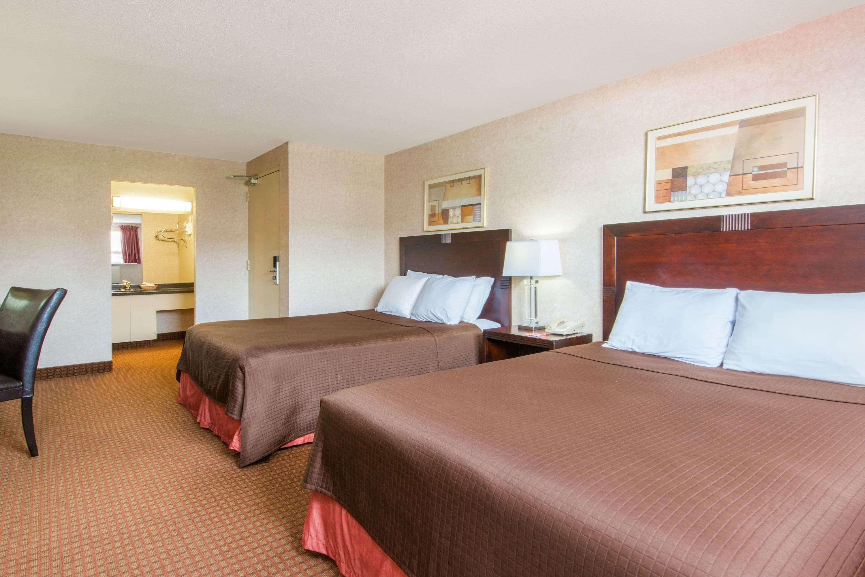 Howard Johnson By Wyndham Gravenhurst Extérieur photo